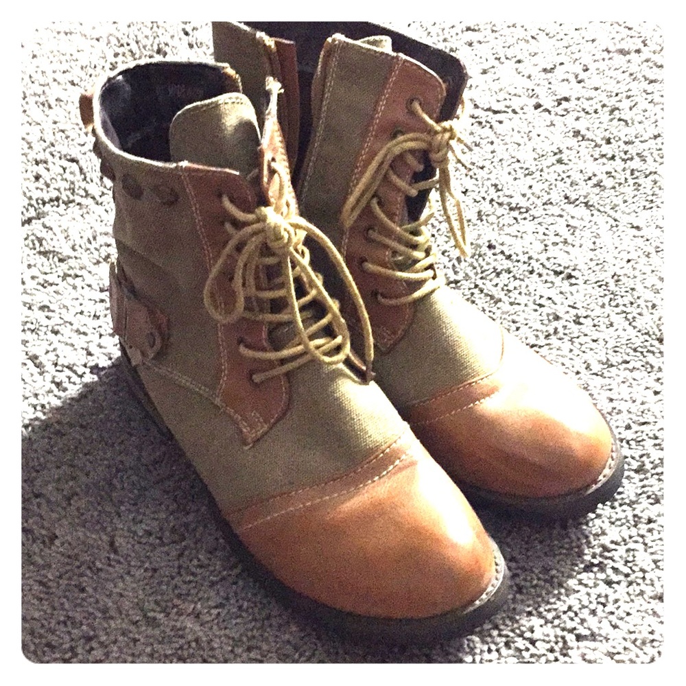 Combat boots